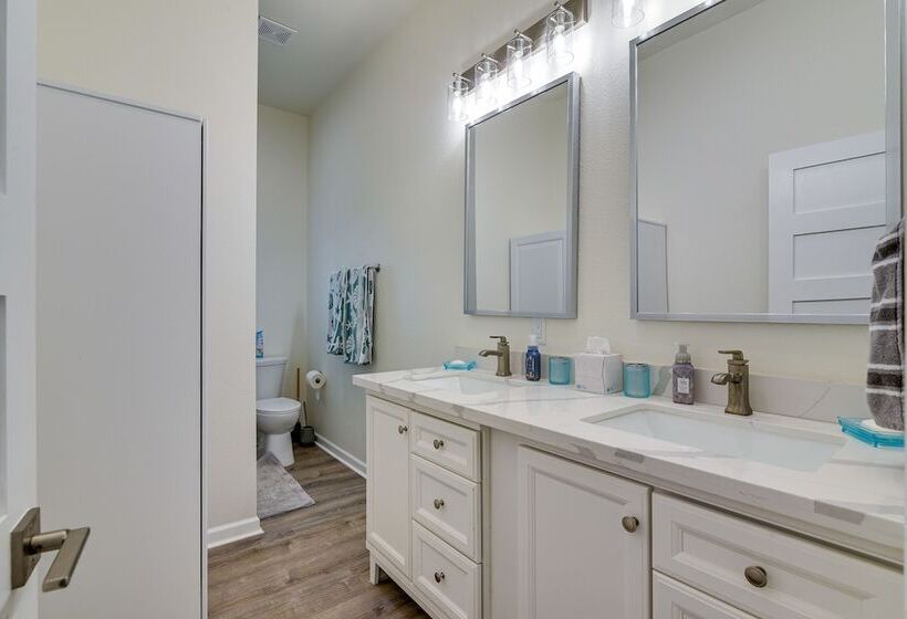 Steps To Ocean: Home W/ Deck In Crystal Beach!