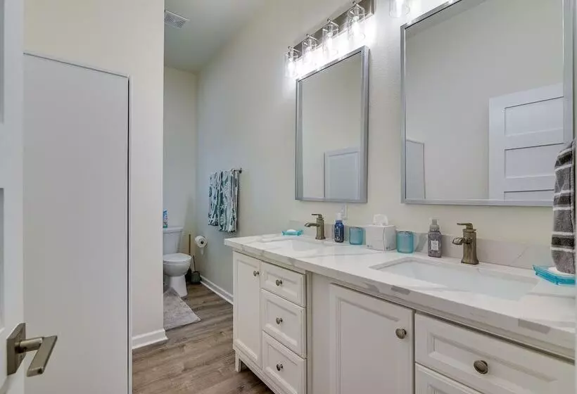 Steps To Ocean: Home W/ Deck In Crystal Beach!