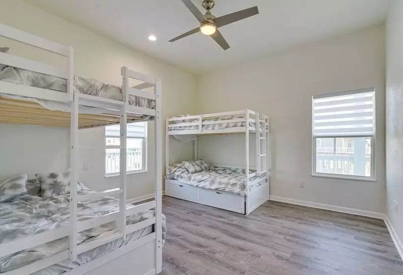 Steps To Ocean: Home W/ Deck In Crystal Beach!