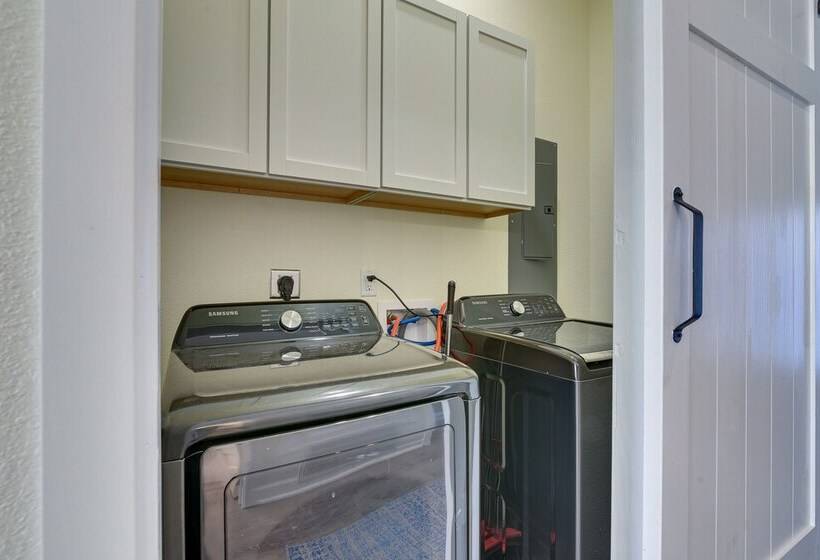 Steps To Ocean: Home W/ Deck In Crystal Beach!