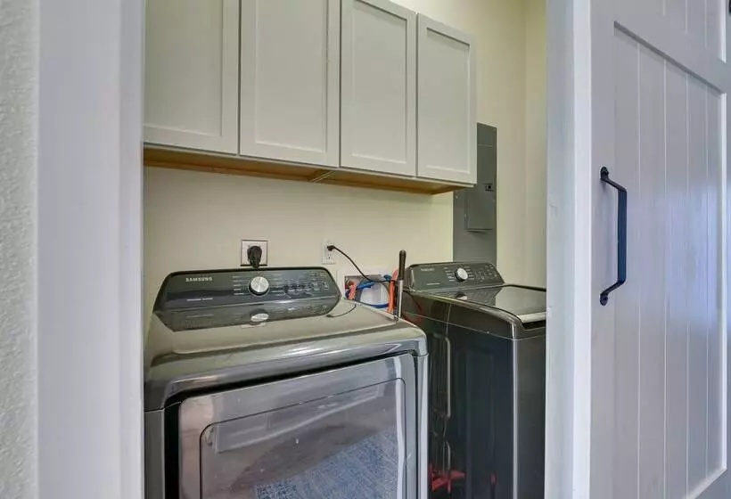 Steps To Ocean: Home W/ Deck In Crystal Beach!