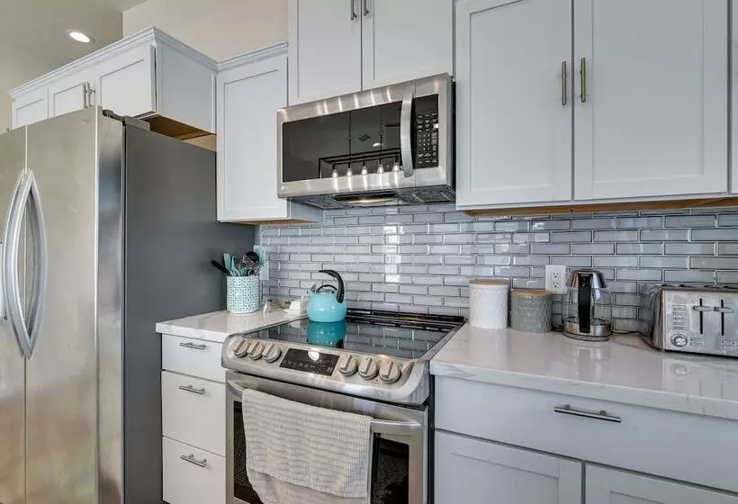 Steps To Ocean: Home W/ Deck In Crystal Beach!