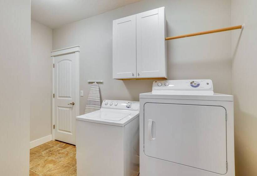 Dog Friendly Boise Home W/ Covered Patio & Grill!