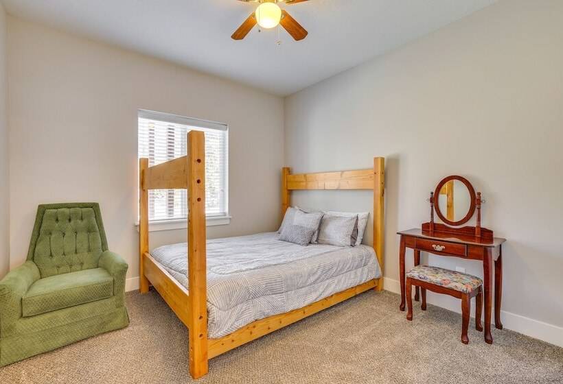 Dog Friendly Boise Home W/ Covered Patio & Grill!