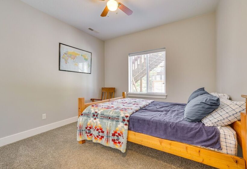 Dog Friendly Boise Home W/ Covered Patio & Grill!