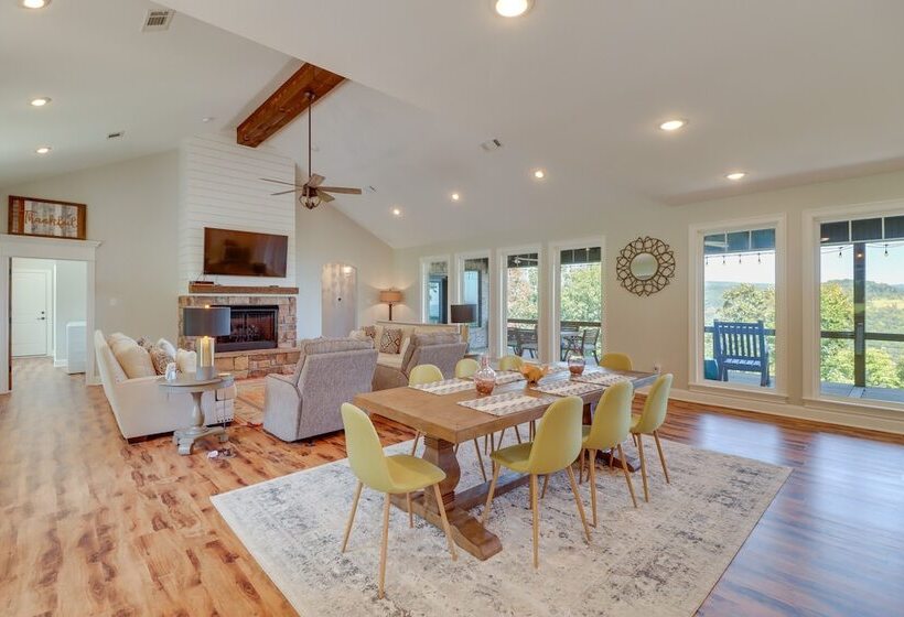 Family Friendly Edgemont Home W/ Deck & Lake Views