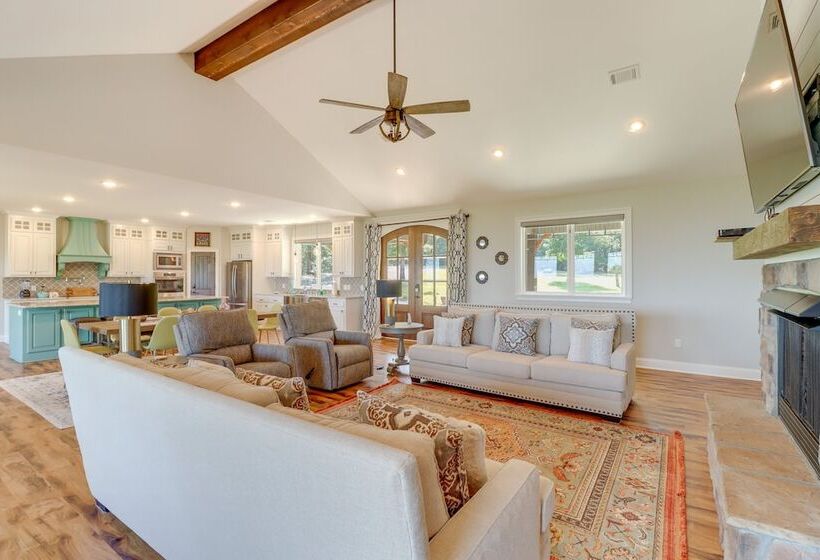 Family Friendly Edgemont Home W/ Deck & Lake Views