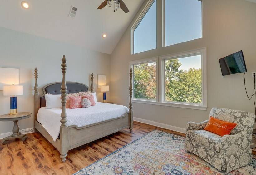 Family Friendly Edgemont Home W/ Deck & Lake Views