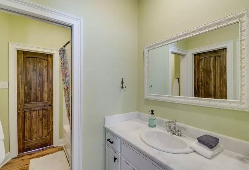 Family Friendly Edgemont Home W/ Deck & Lake Views