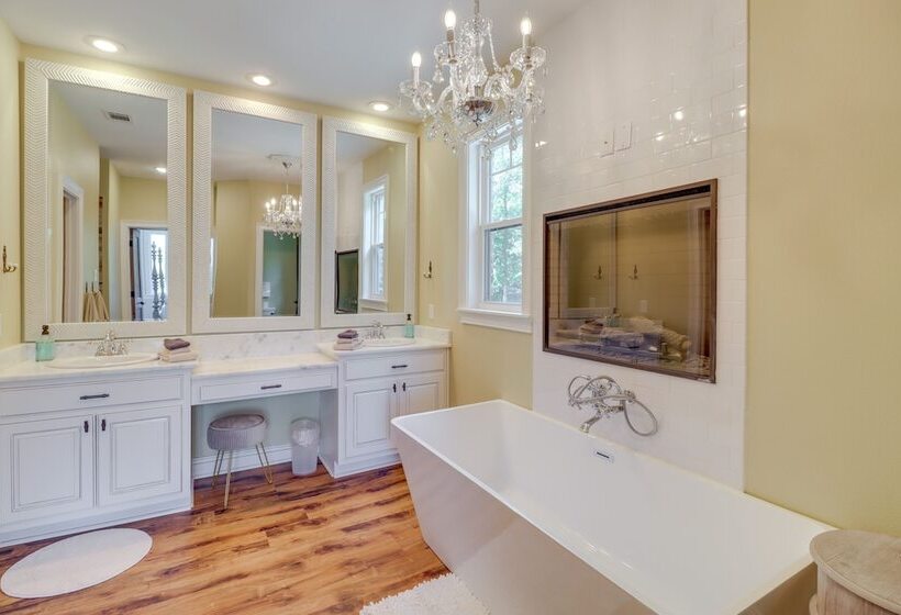 Family Friendly Edgemont Home W/ Deck & Lake Views