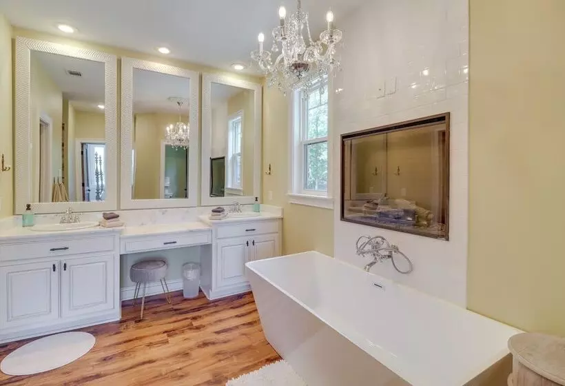 Family Friendly Edgemont Home W/ Deck & Lake Views