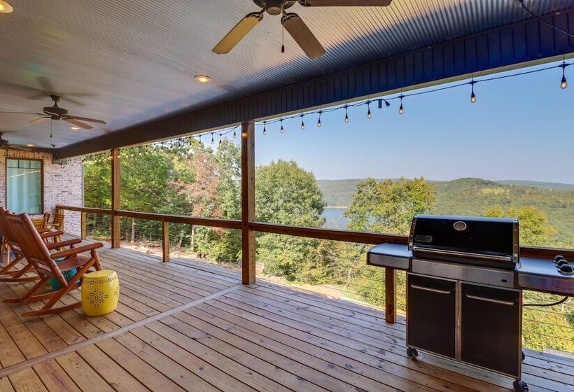 Family Friendly Edgemont Home W/ Deck & Lake Views