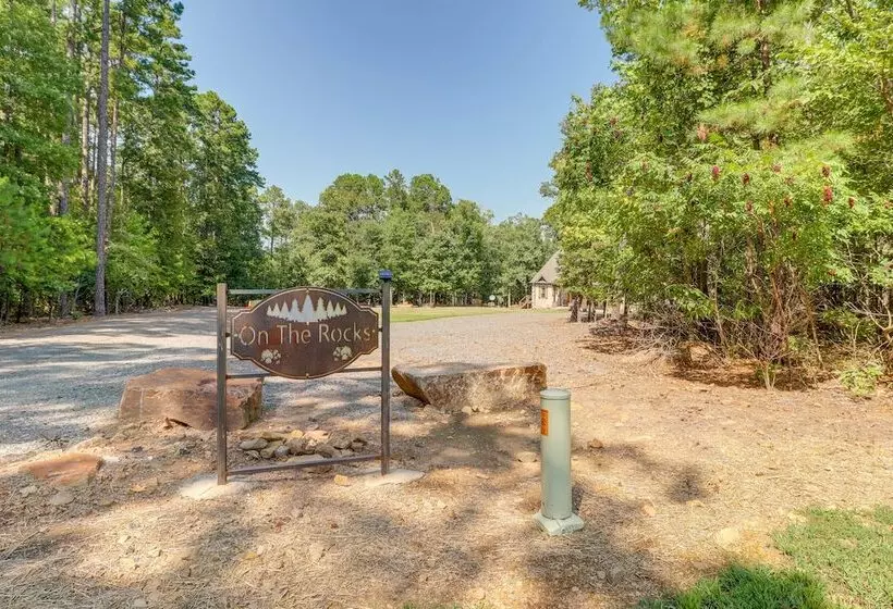 Family Friendly Edgemont Home W/ Deck & Lake Views