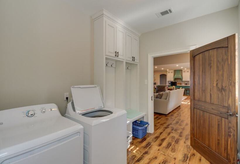 Family Friendly Edgemont Home W/ Deck & Lake Views