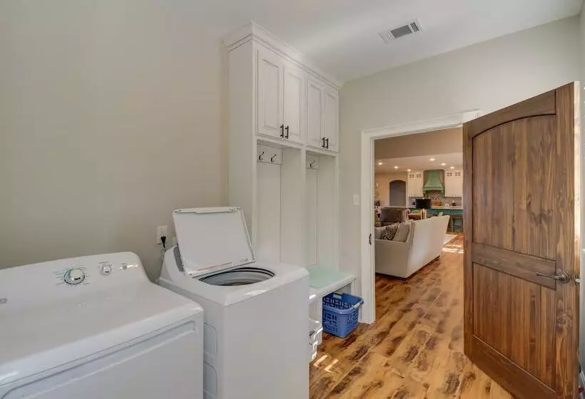 Family Friendly Edgemont Home W/ Deck & Lake Views
