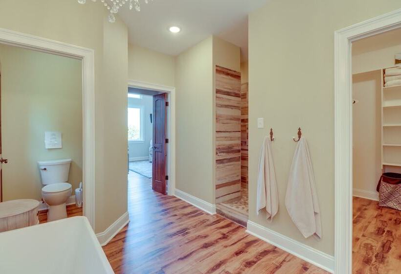 Family Friendly Edgemont Home W/ Deck & Lake Views