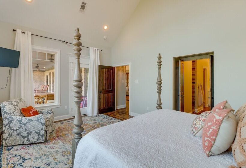 Family Friendly Edgemont Home W/ Deck & Lake Views