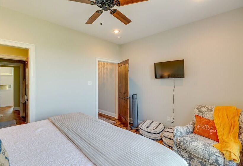 Family Friendly Edgemont Home W/ Deck & Lake Views