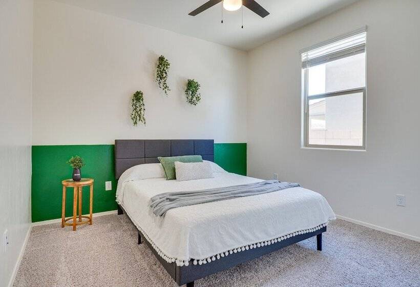 Family Friendly Home   1 Mi To Sahuarita Lake!