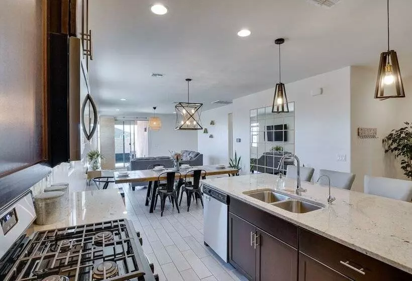 Family Friendly Home   1 Mi To Sahuarita Lake!