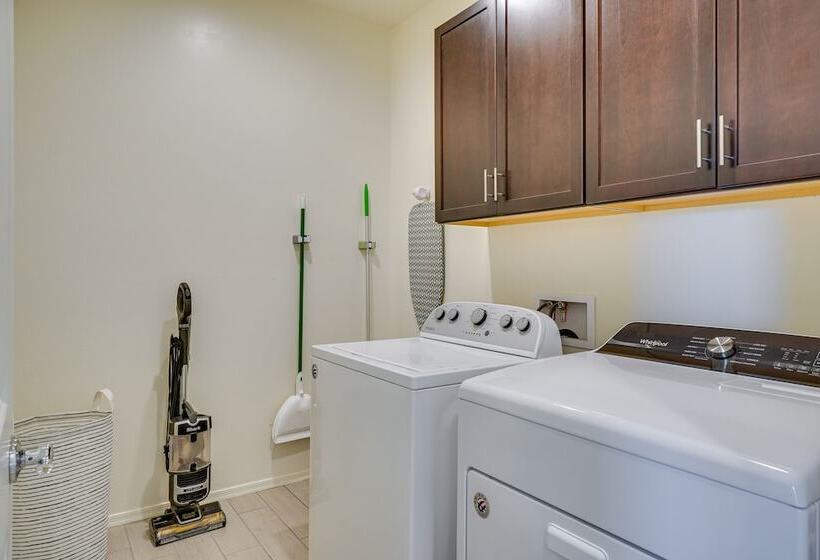 Family Friendly Home   1 Mi To Sahuarita Lake!