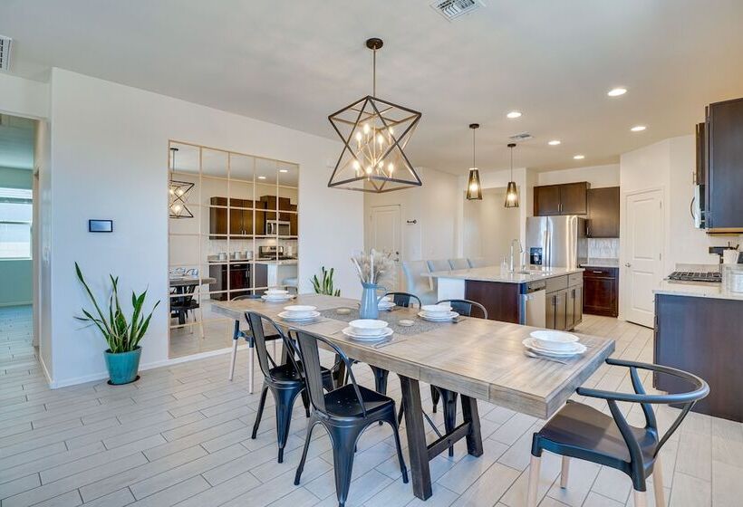 Family Friendly Home   1 Mi To Sahuarita Lake!