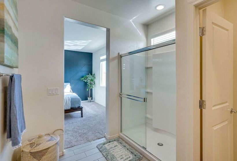 Family Friendly Home   1 Mi To Sahuarita Lake!