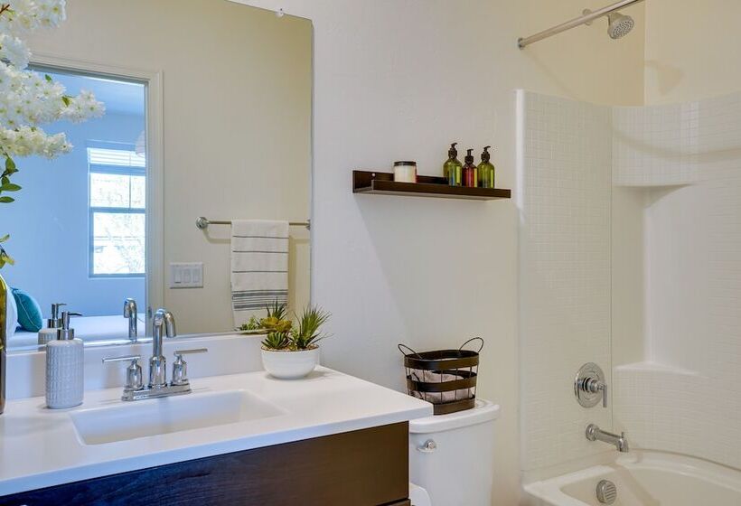 Family Friendly Home   1 Mi To Sahuarita Lake!