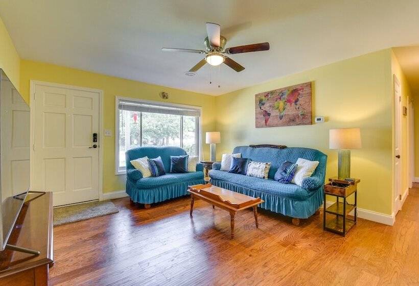 Florida Escape W/ Patio & Fire Pit, Near Beaches!