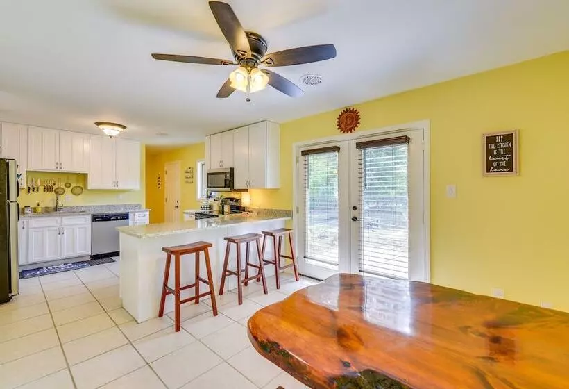 Florida Escape W/ Patio & Fire Pit, Near Beaches!