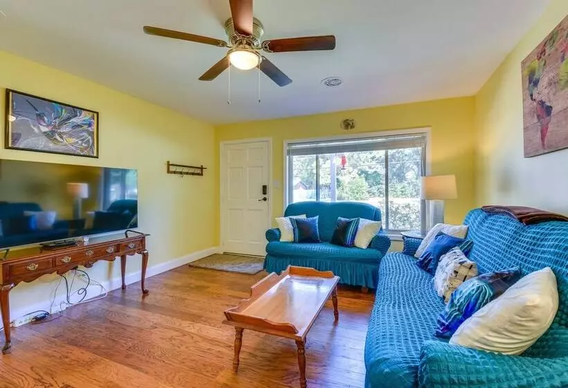 Florida Escape W/ Patio & Fire Pit, Near Beaches!