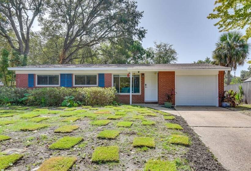 Florida Escape W/ Patio & Fire Pit, Near Beaches!