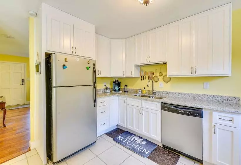 Florida Escape W/ Patio & Fire Pit, Near Beaches!