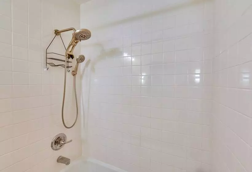 Florida Escape W/ Patio & Fire Pit, Near Beaches!