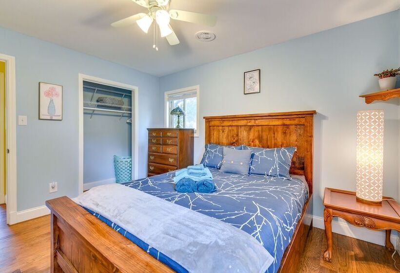 Florida Escape W/ Patio & Fire Pit, Near Beaches!