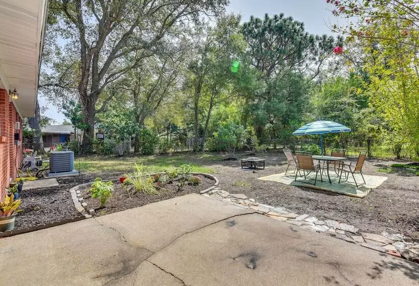Florida Escape W/ Patio & Fire Pit, Near Beaches!