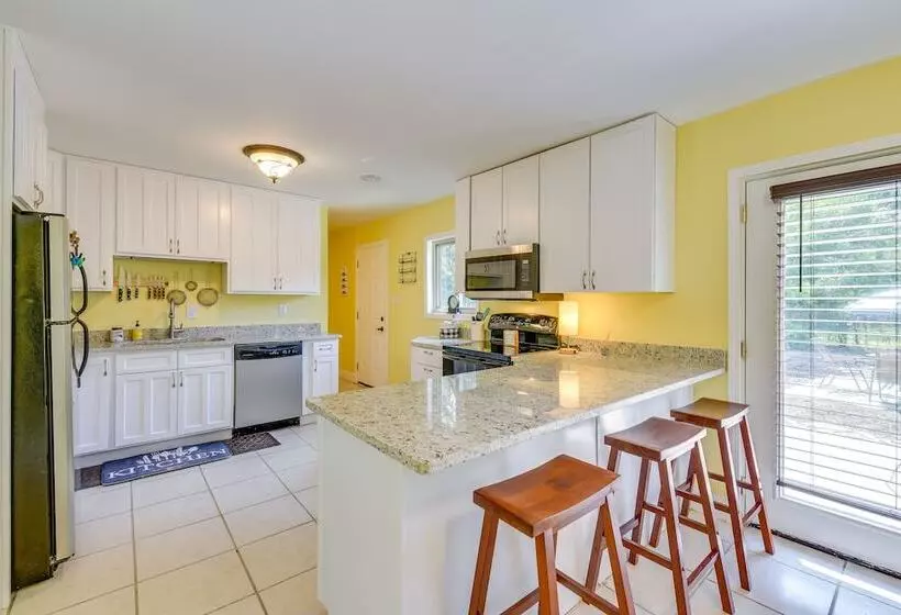 Florida Escape W/ Patio & Fire Pit, Near Beaches!