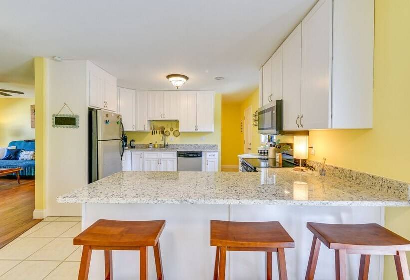 Florida Escape W/ Patio & Fire Pit, Near Beaches!