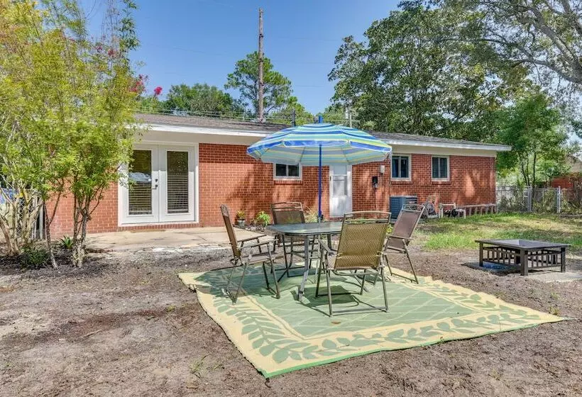 Florida Escape W/ Patio & Fire Pit, Near Beaches!