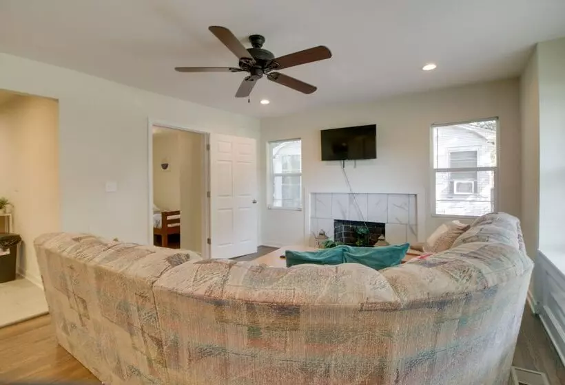 Dog Friendly Shelby Home W/ Private Yard & Hot Tub