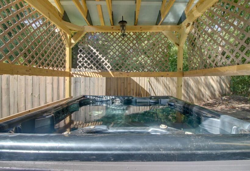 Dog Friendly Shelby Home W/ Private Yard & Hot Tub