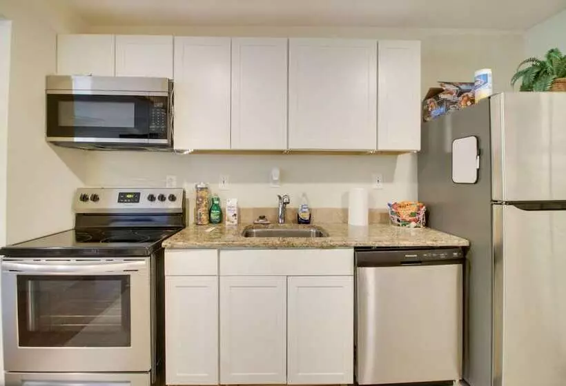 Dog Friendly Shelby Home W/ Private Yard & Hot Tub