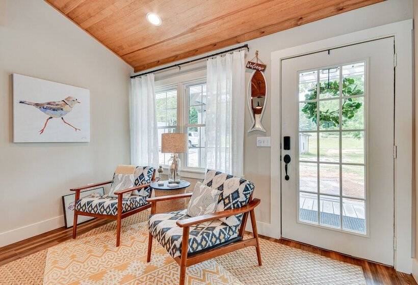 Lake Martin Retreat W/ Private Dock & Boat Launch