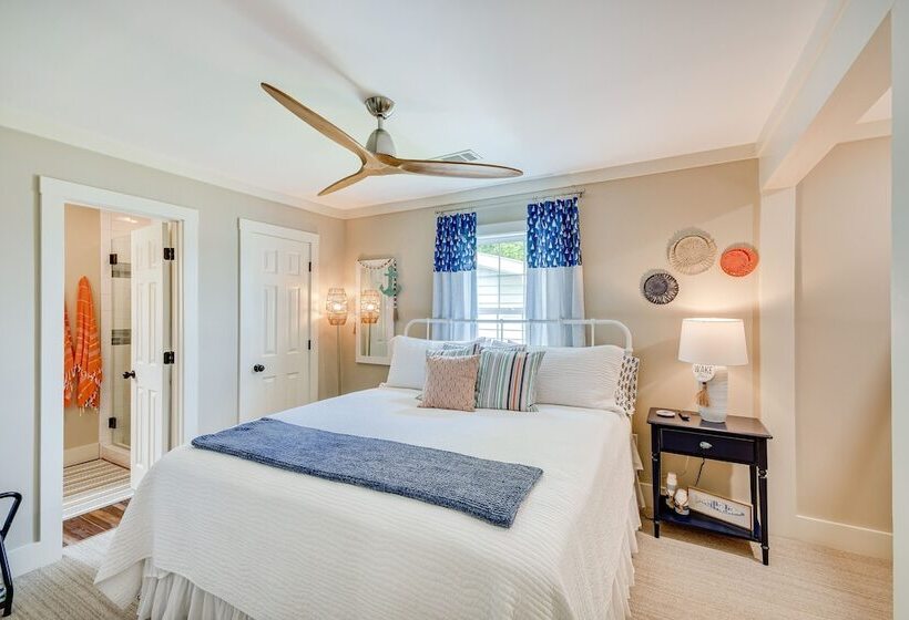 Lake Martin Retreat W/ Private Dock & Boat Launch