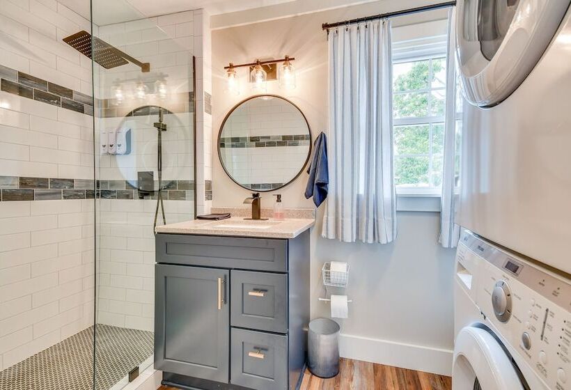 Lake Martin Retreat W/ Private Dock & Boat Launch