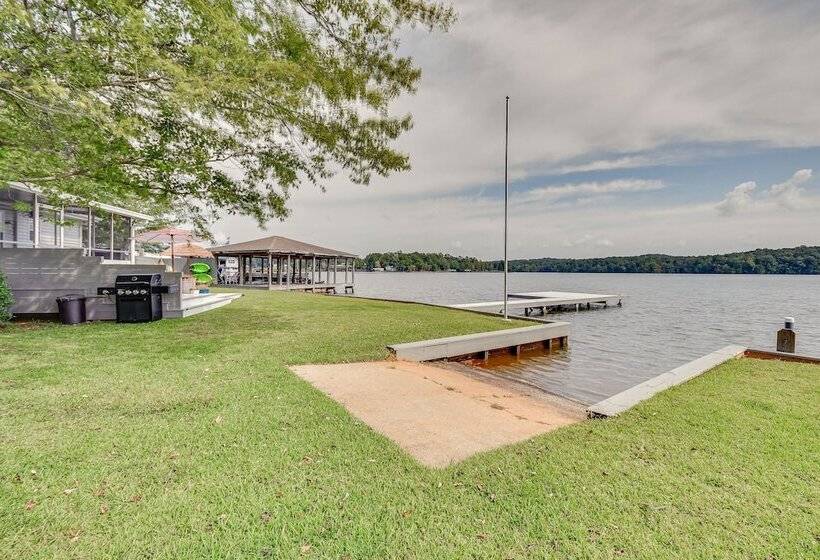 Lake Martin Retreat W/ Private Dock & Boat Launch