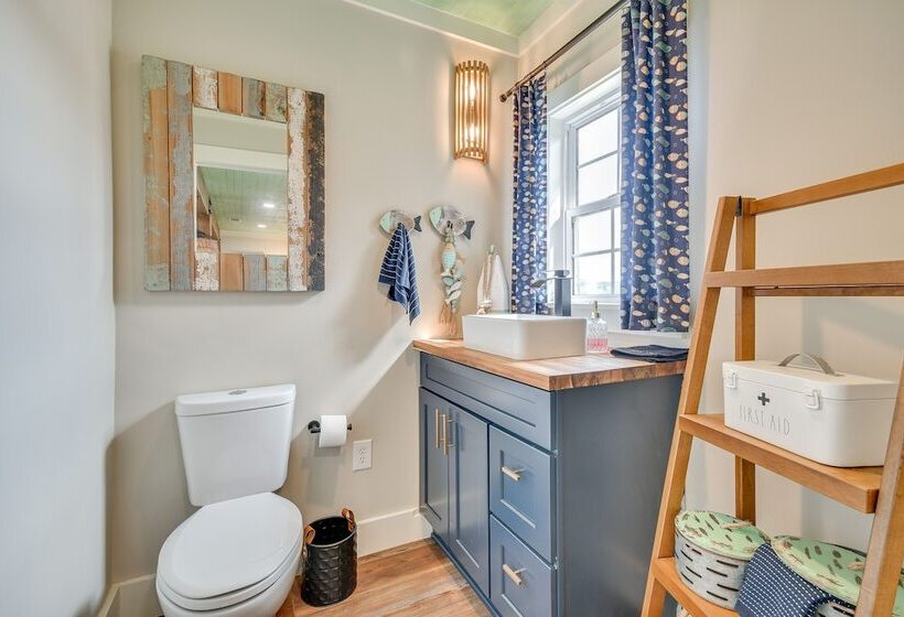 Lake Martin Retreat W/ Private Dock & Boat Launch