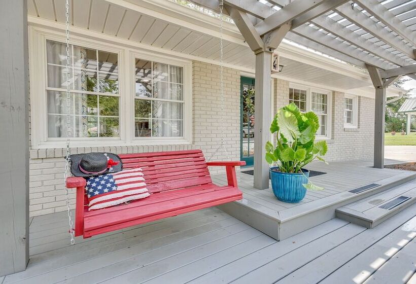 Lake Martin Retreat W/ Private Dock & Boat Launch