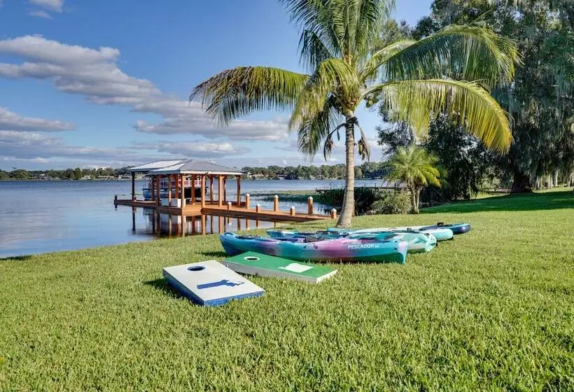 Lakefront Winter Haven Retreat: Hot Tub & Patio!