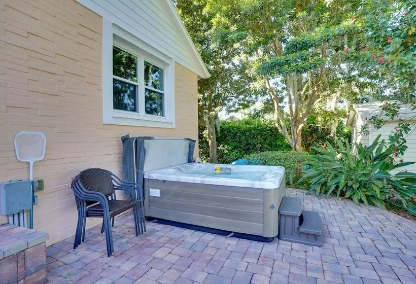 Lakefront Winter Haven Retreat: Hot Tub & Patio!
